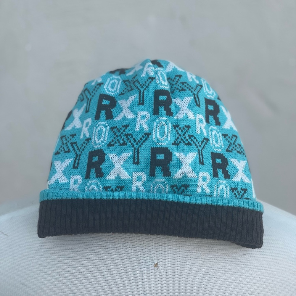 Roxy reversible beanie. Turquoise and brown